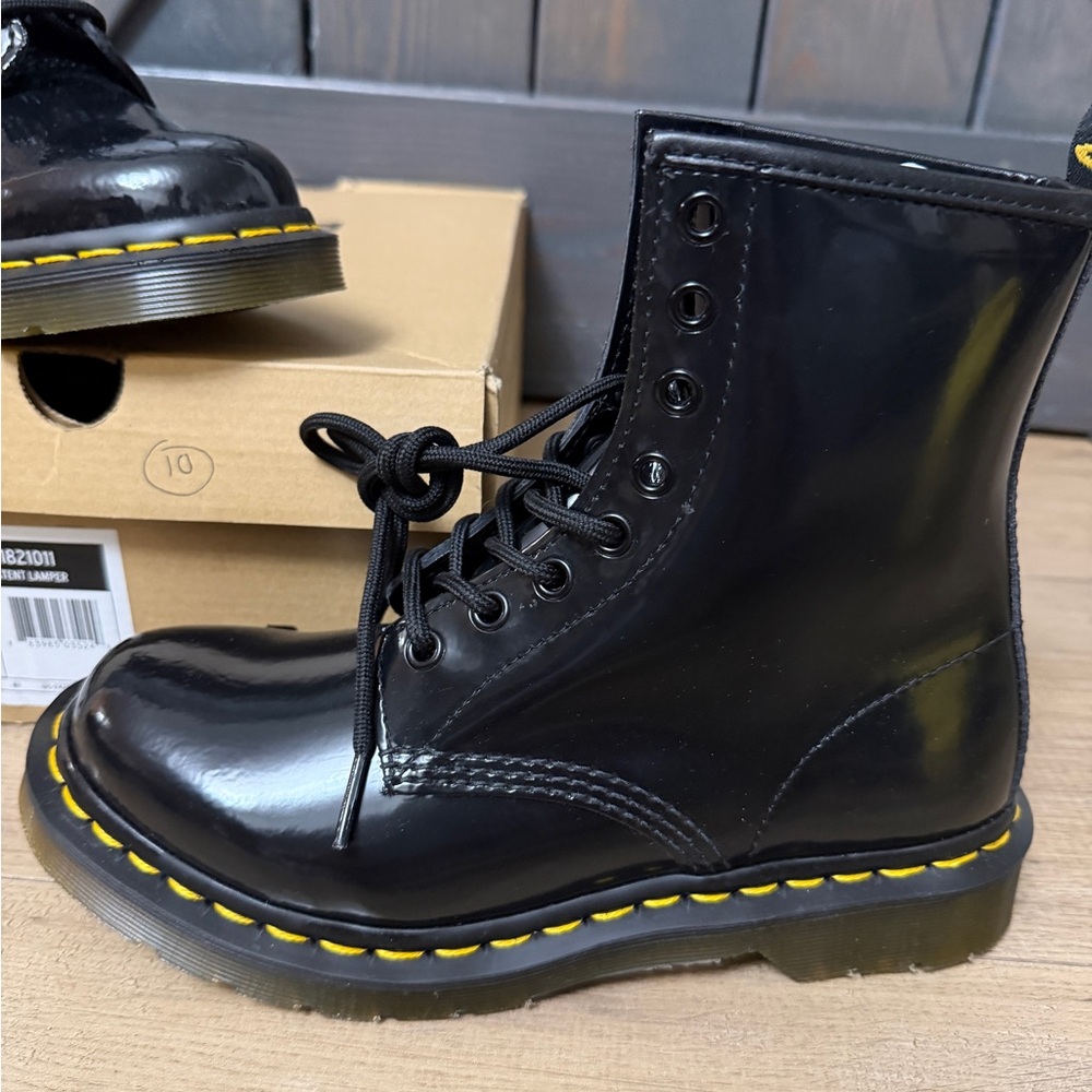 Brand New, Never Worn Dr. Martens Black Patent Leather Lace Up Boots- US7/EU38 - Picture 3 of 5